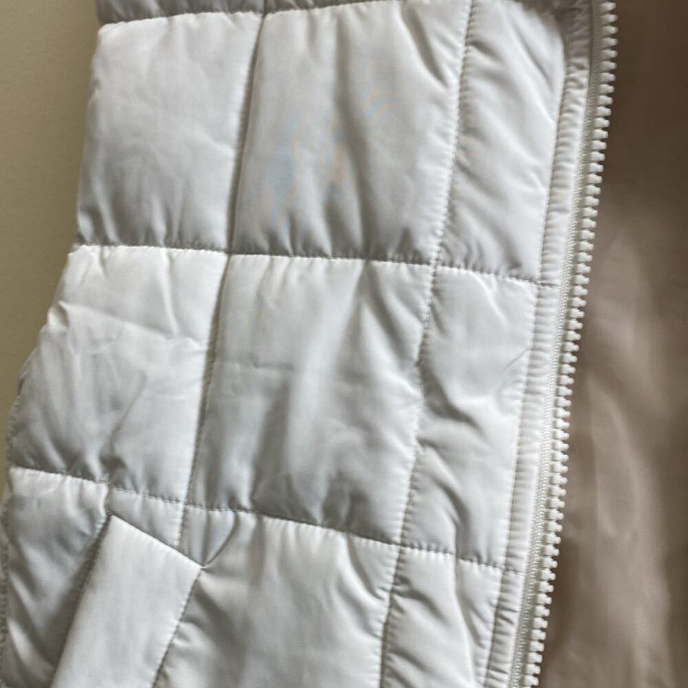 new in small off White Quilted Puffer vest - Picture 3 of 6